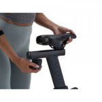 Vélo de biking NordicTrack X24 avec inclinaison motorisée de -10 à +20 %